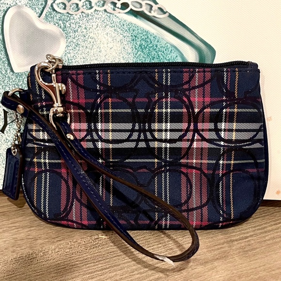Coach Poppy Wristlet Wallet with Hang Tag - Picture 1 of 5